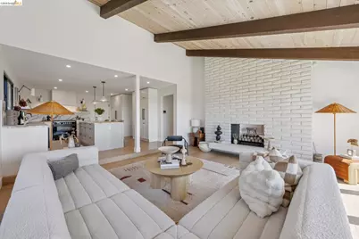 10592 Englewood Dr, Oakland, CA 94605 - Photo 24