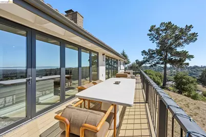 10592 Englewood Dr, Oakland, CA 94605 - Photo 50