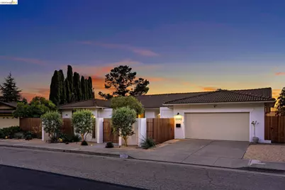 10592 Englewood Dr, Oakland, CA 94605 - Photo 58