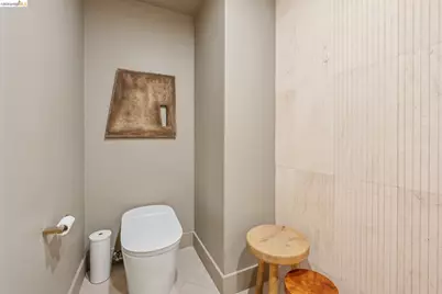 10592 Englewood Dr, Oakland, CA 94605 - Photo 30