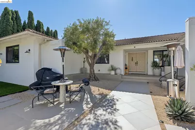 10592 Englewood Dr, Oakland, CA 94605 - Photo 4