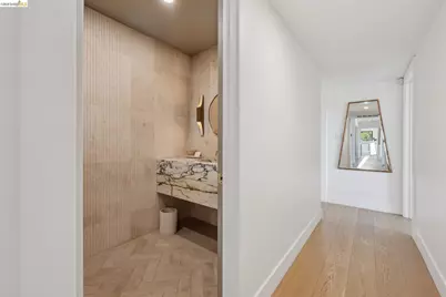 10592 Englewood Dr, Oakland, CA 94605 - Photo 28