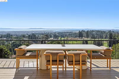 10592 Englewood Dr, Oakland, CA 94605 - Photo 52