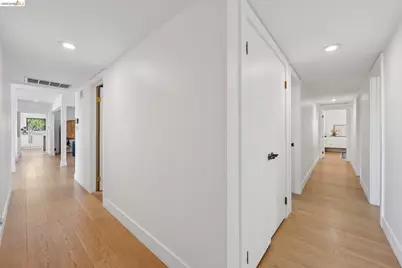 10592 Englewood Dr, Oakland, CA 94605 - Photo 38