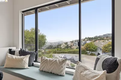 557 Hiller Dr, Oakland, CA 94618 - Photo 20