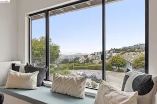 557 Hiller Dr, Oakland, CA 94618 - Photo 20