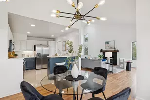 557 Hiller Dr, Oakland, CA 94618 - Photo 22