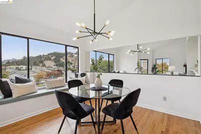 557 Hiller Dr, Oakland, CA 94618 - Photo 16