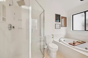557 Hiller Dr, Oakland, CA 94618 - Photo 36