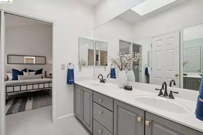 557 Hiller Dr, Oakland, CA 94618 - Photo 34