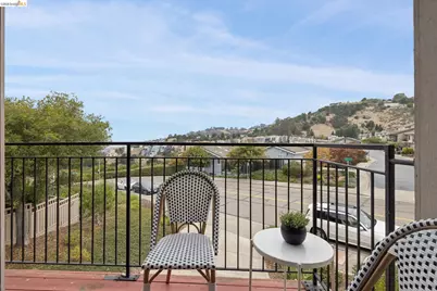 557 Hiller Dr, Oakland, CA 94618 - Photo 12