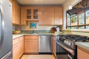 6760 Moore Dr, Oakland, CA 94611 - Photo 20