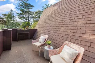 6760 Moore Dr, Oakland, CA 94611 - Photo 22