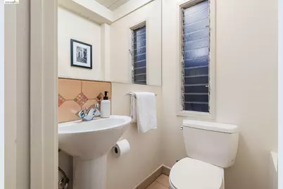 6760 Moore Dr, Oakland, CA 94611 - Photo 26