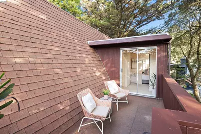 6760 Moore Dr, Oakland, CA 94611 - Photo 22