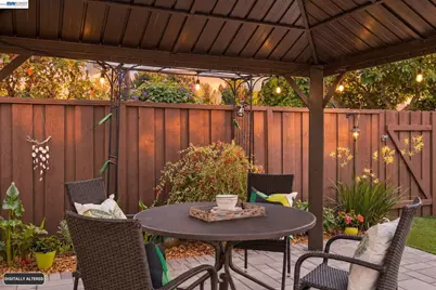 104 Cypress St, Alameda, CA 94501 - Photo 4