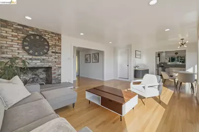 8011 Sunkist Dr, Oakland, CA 94605 - Photo 2