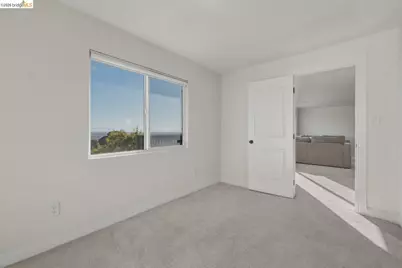 8011 Sunkist Dr, Oakland, CA 94605 - Photo 22