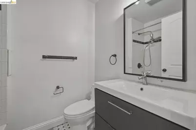 8011 Sunkist Dr, Oakland, CA 94605 - Photo 16