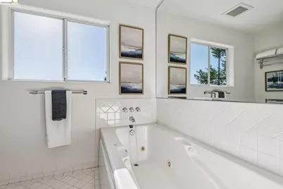 35 Bay Forest Ct, Oakland, CA 94611 - Photo 44