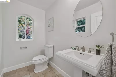 6375 Longcroft Dr, Oakland, CA 94611 - Photo 30