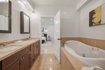 6375 Longcroft Dr, Oakland, CA 94611 - Photo 44