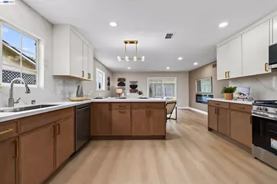 805 Calero St, Milpitas, CA 95035 - Photo 10