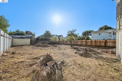 1717 9th St, Oakland, CA 94607 - Photo 2