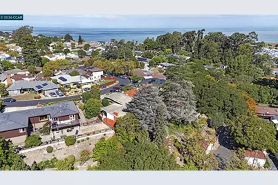 557 Summit Dr, Pinole, CA 94564 - Photo 38