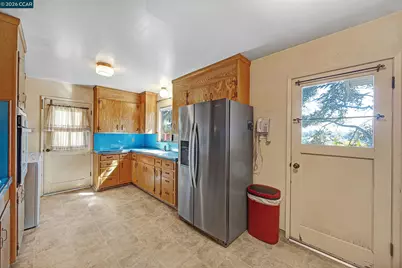 557 Summit Dr, Pinole, CA 94564 - Photo 8