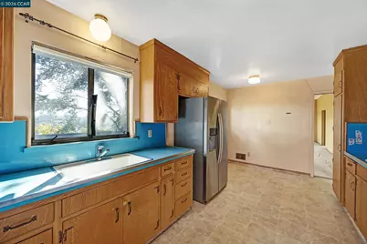 557 Summit Dr, Pinole, CA 94564 - Photo 10