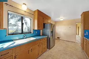 557 Summit Dr, Pinole, CA 94564 - Photo 10