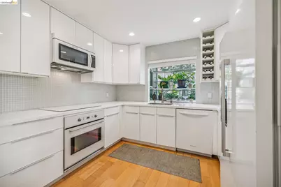 440 Canyon Oaks Dr #D, Oakland, CA 94605 - Photo 10