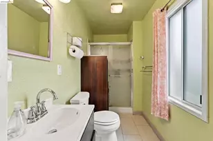 1040 59th St, Oakland, CA 94608 - Photo 32