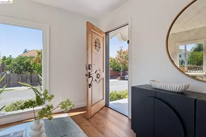 5618 Gaskill St, Oakland, CA 94608 - Photo 4