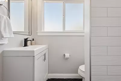 5618 Gaskill St, Oakland, CA 94608 - Photo 18