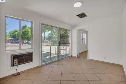202 Arc Ave, Stockton, CA 95210 - Photo 10