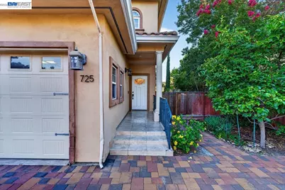 725 W Hacienda Ave, Campbell, CA 95008 - Photo 2