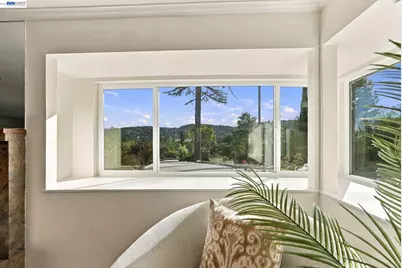 116 Coral Dr, Orinda, CA 94563 - Photo 12
