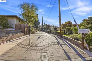 116 Coral Dr, Orinda, CA 94563 - Photo 2