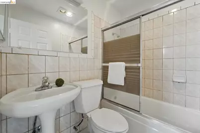 1826 Moraga St, San Francisco, CA 94122 - Photo 16