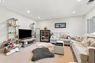 3349 Solomon Ln, Alameda, CA 94502 - Photo 4