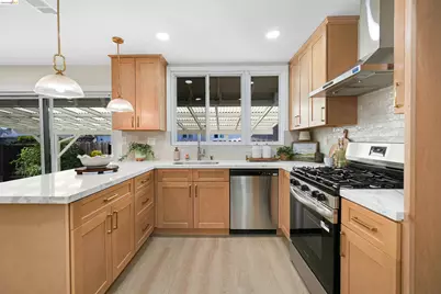 31871 Kennet St, Hayward, CA 94544 - Photo 6