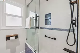 4614 Fairbairn Ave, Oakland, CA 94619 - Photo 16