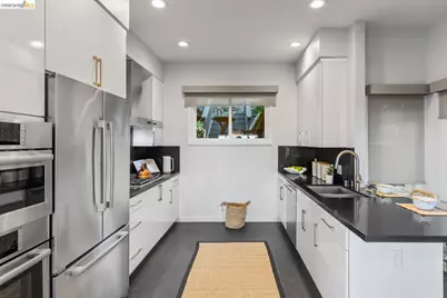 6305 Melville Dr, Oakland, CA 94611 - Photo 18