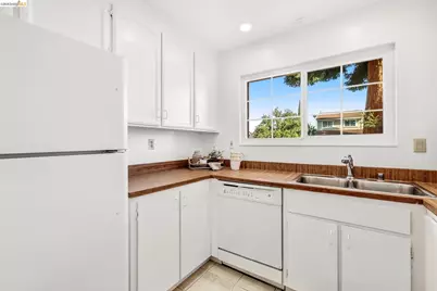 2412 Sequoia Dr, Antioch, CA 94509 - Photo 12