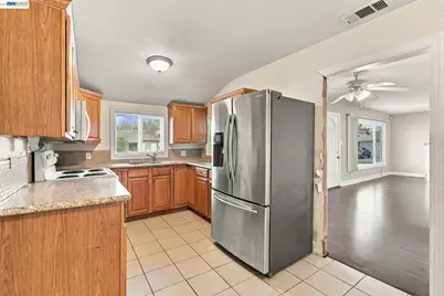 1298 Almar St, Concord, CA 94518 - Photo 14