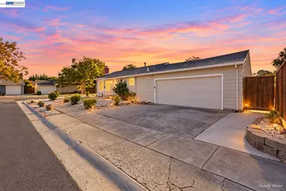 1298 Almar St, Concord, CA 94518 - Photo 2