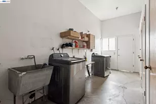 3054 Bona St, Oakland, CA 94601 - Photo 24