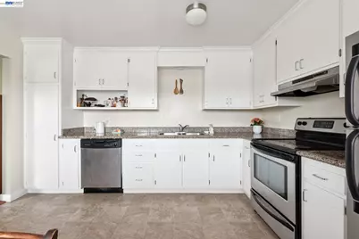 3054 Bona St #D, Oakland, CA 94601 - Photo 10